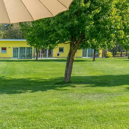 Bungis Ferien Direkt Am Grimnitzsee, Karree 03 Ferienhaus